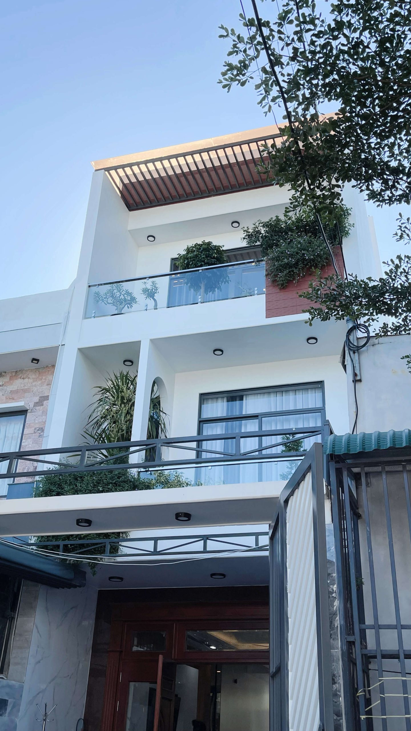 Mặt tiền nhà 3 tầng anh Chiến