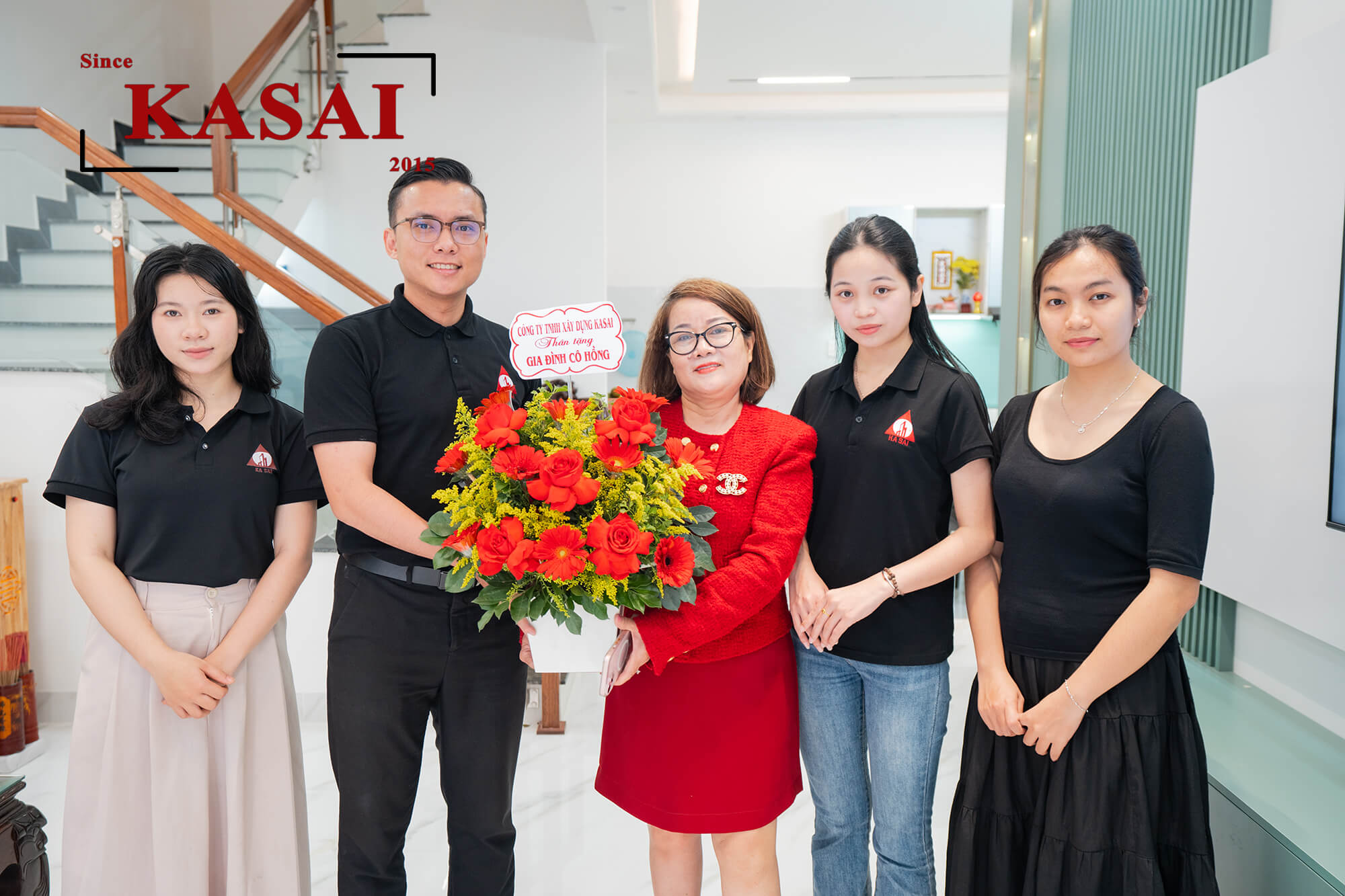 Bàn giao nhà mới cho khách hàng