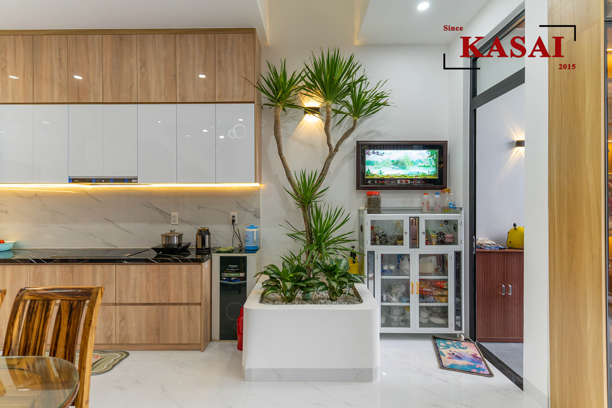 Cây trong phòng bếp nhà anh Tuấn