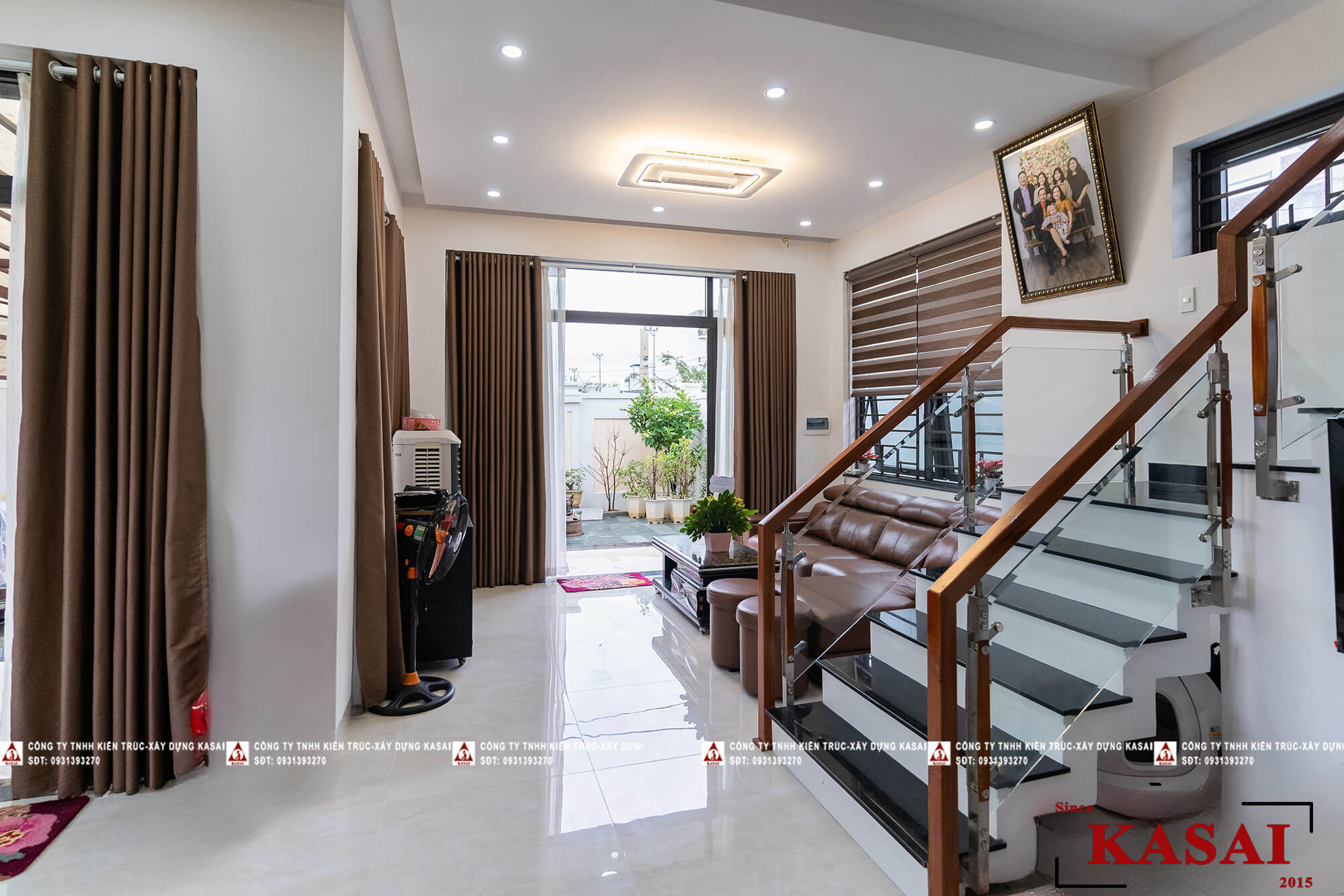 Phòng khách nhà chú Lễ