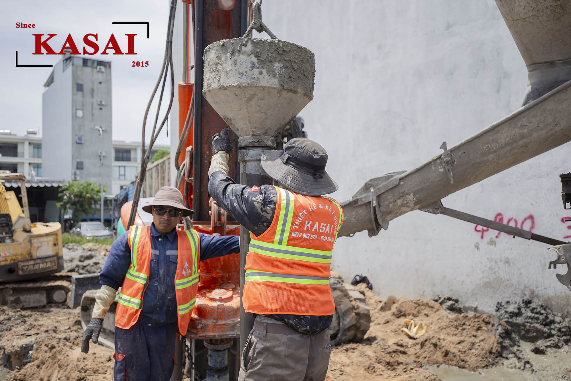 Đổ bê tông cọc khoan nhồi