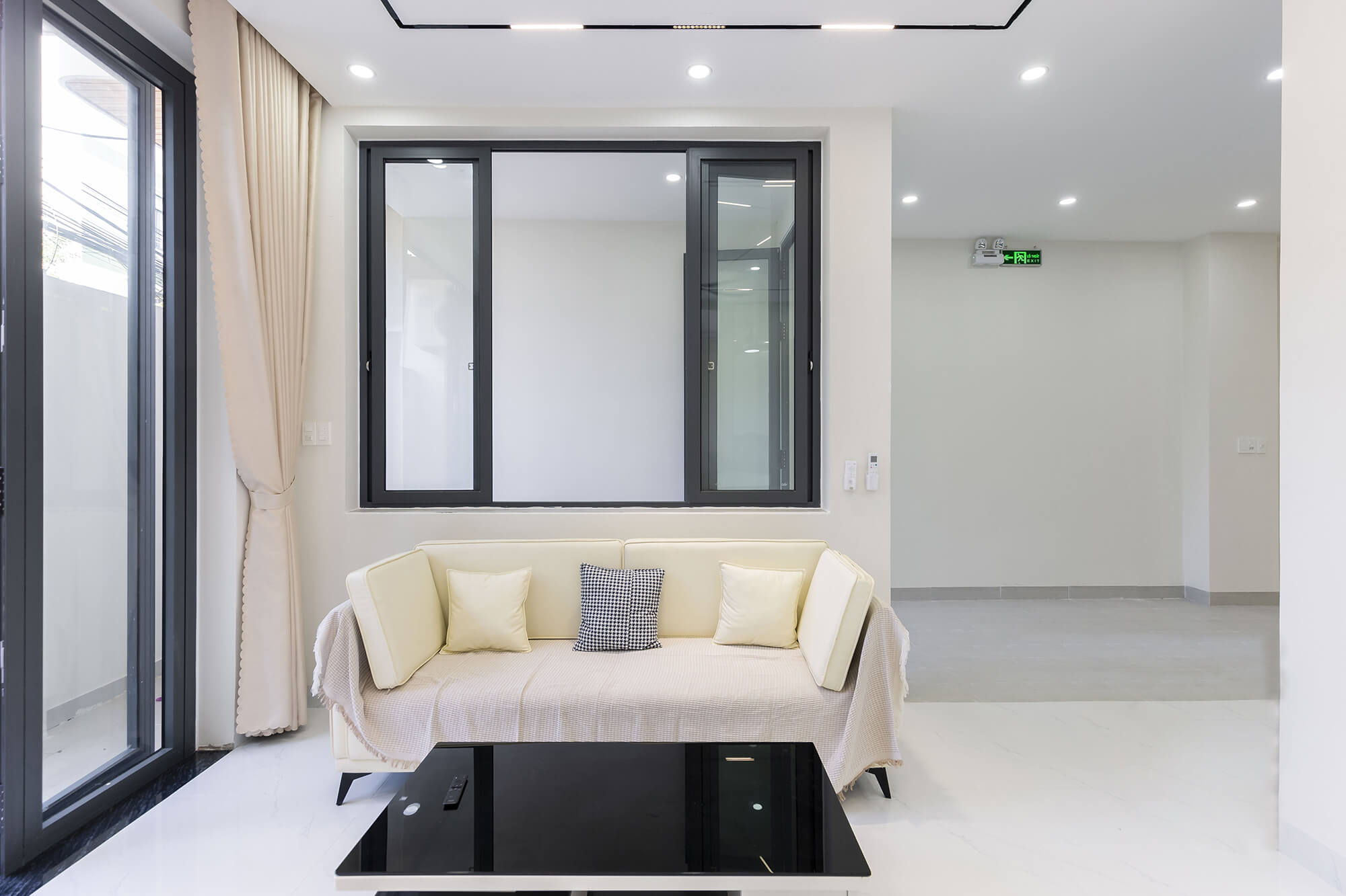Phòng khách nhà 2 tầng hiện đại tại Đà Nẵng