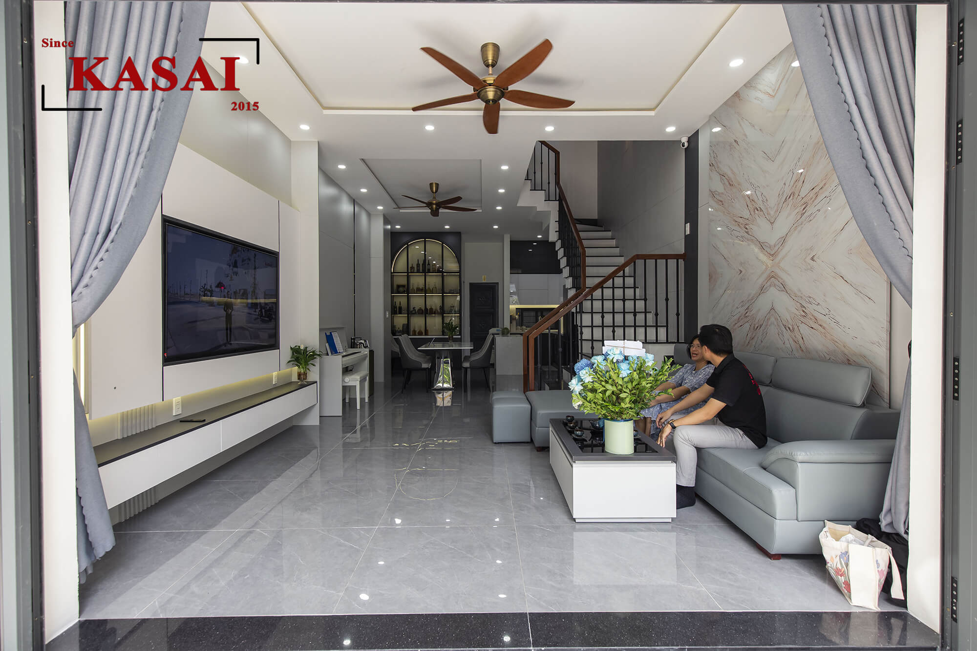 Phòng khách mẫu nhà 3 tầng hiện đại sang trọng
