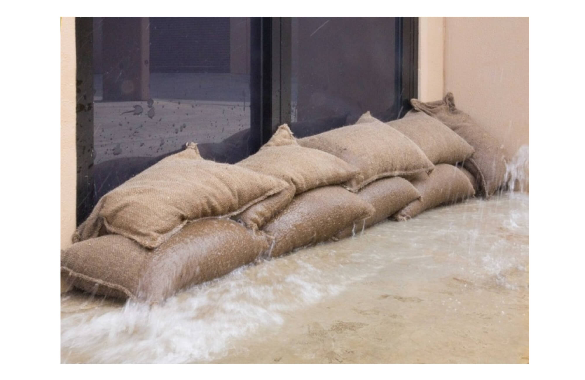 Dùng bao cát chống ngập