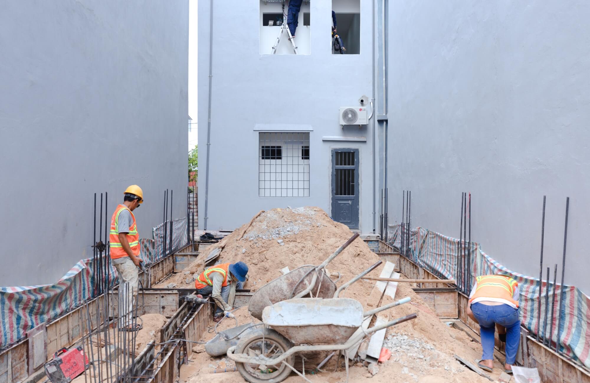Lắp cốp pha giúp công trình được định hình bê tông