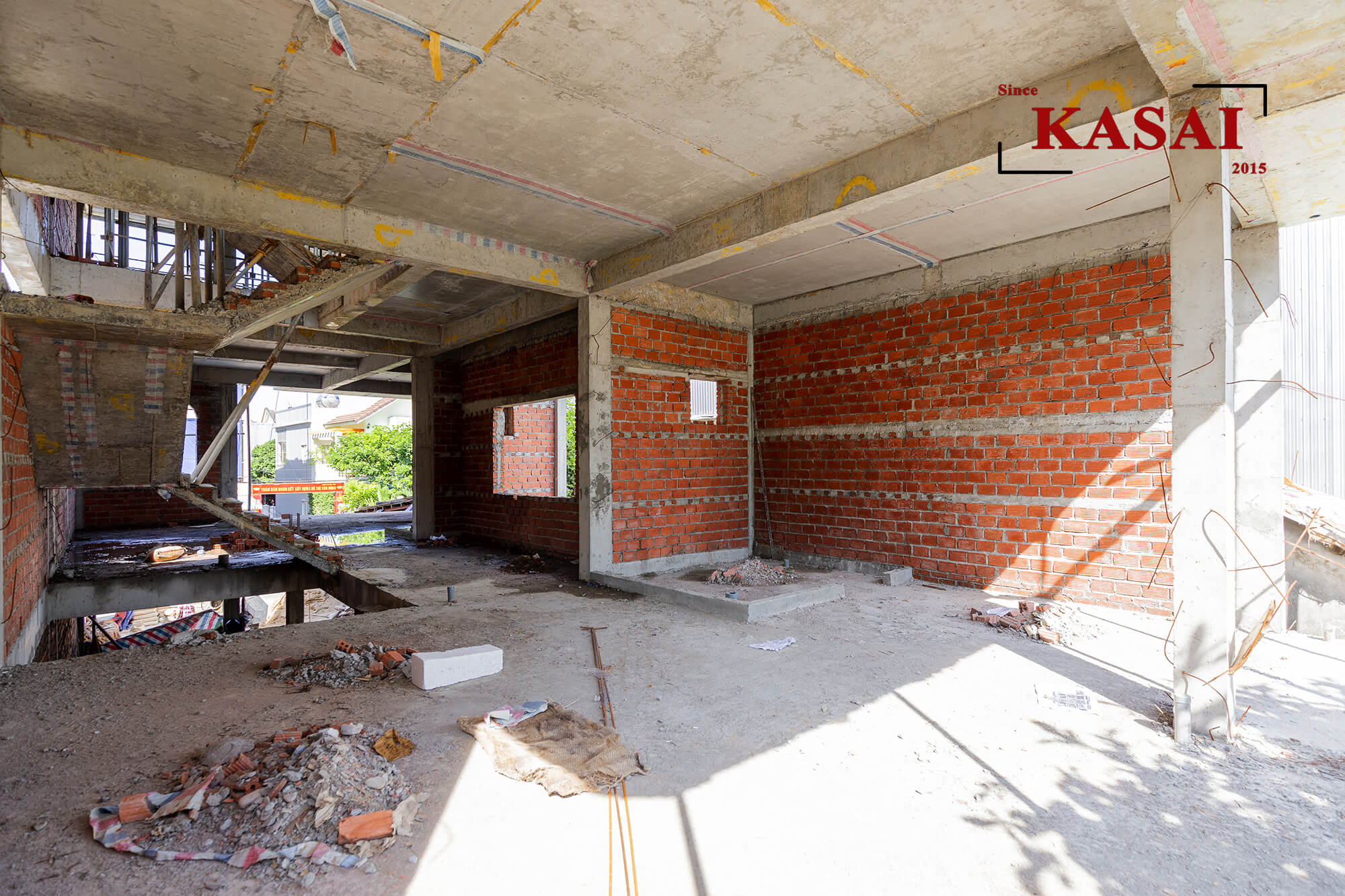 Tường sau khi xây cứng cáp, thẳng tắp