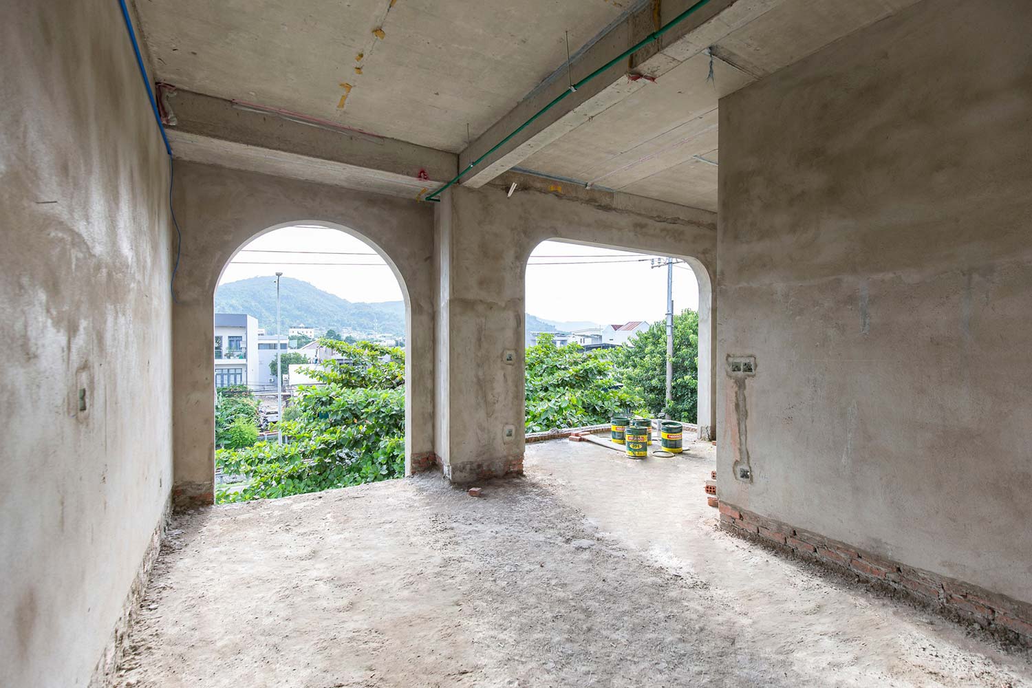 Hoàn thiện 70% trác tường và điện nước