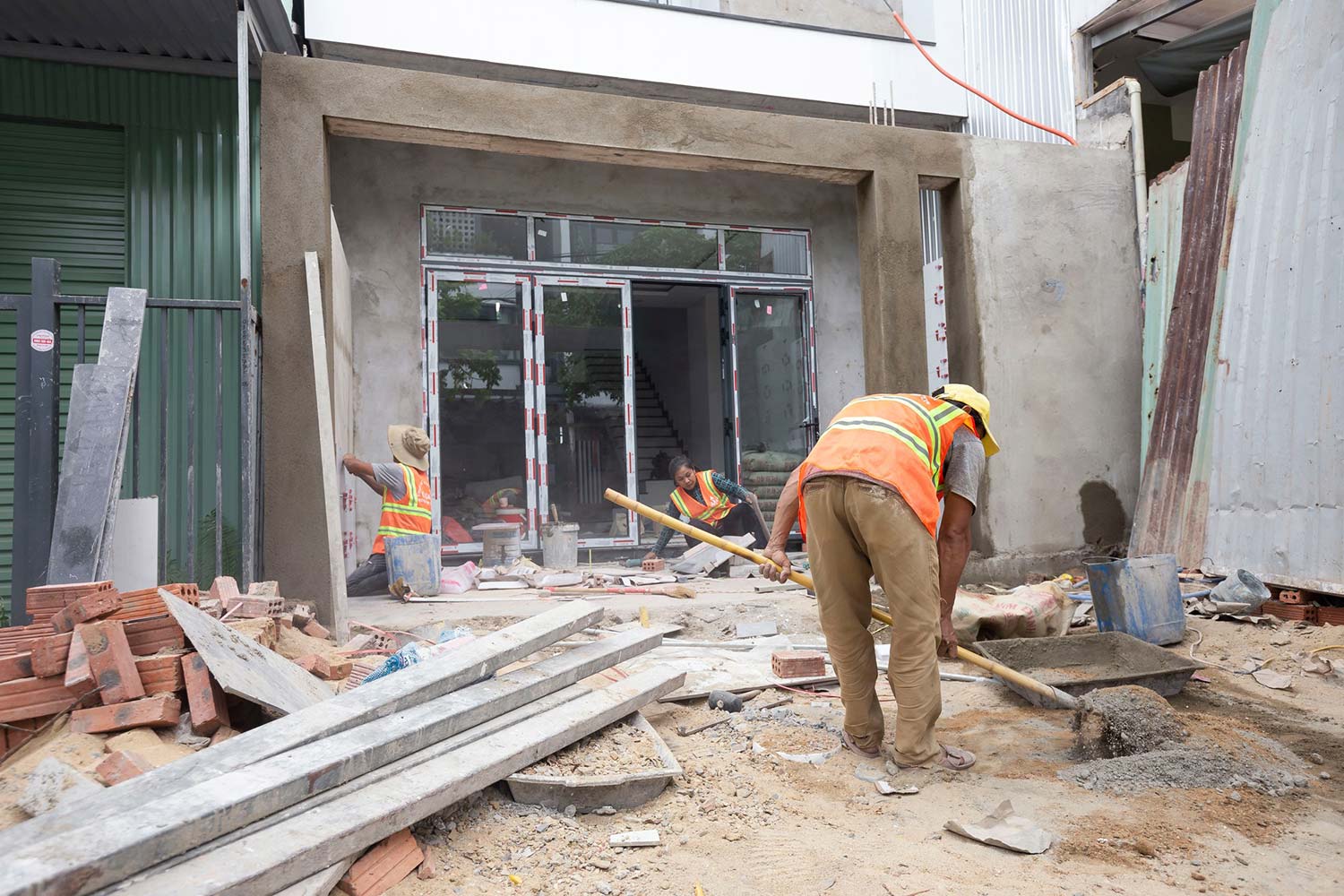 Lát gạch tường ngoài trời