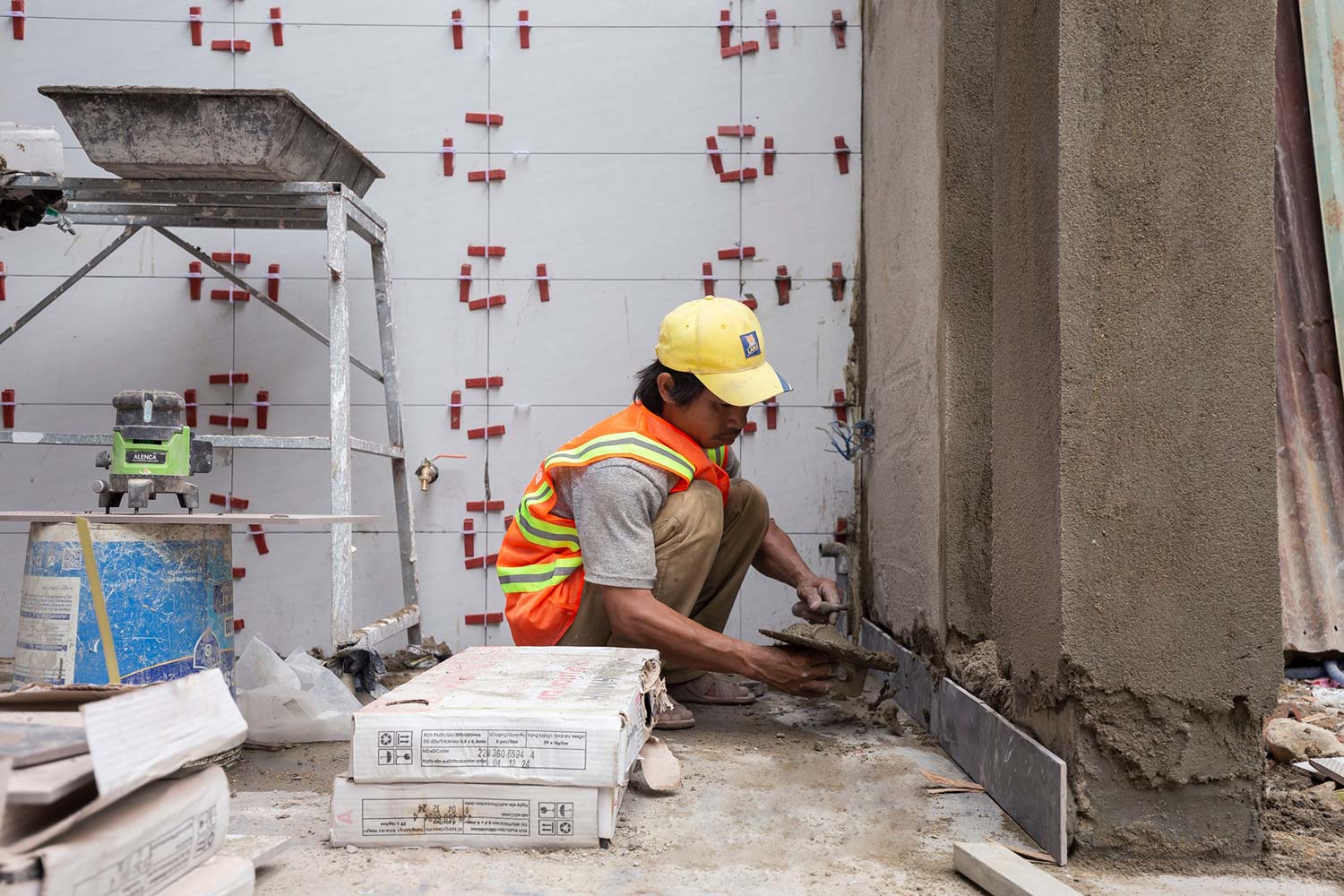 Lát gạch tường ngoài trời