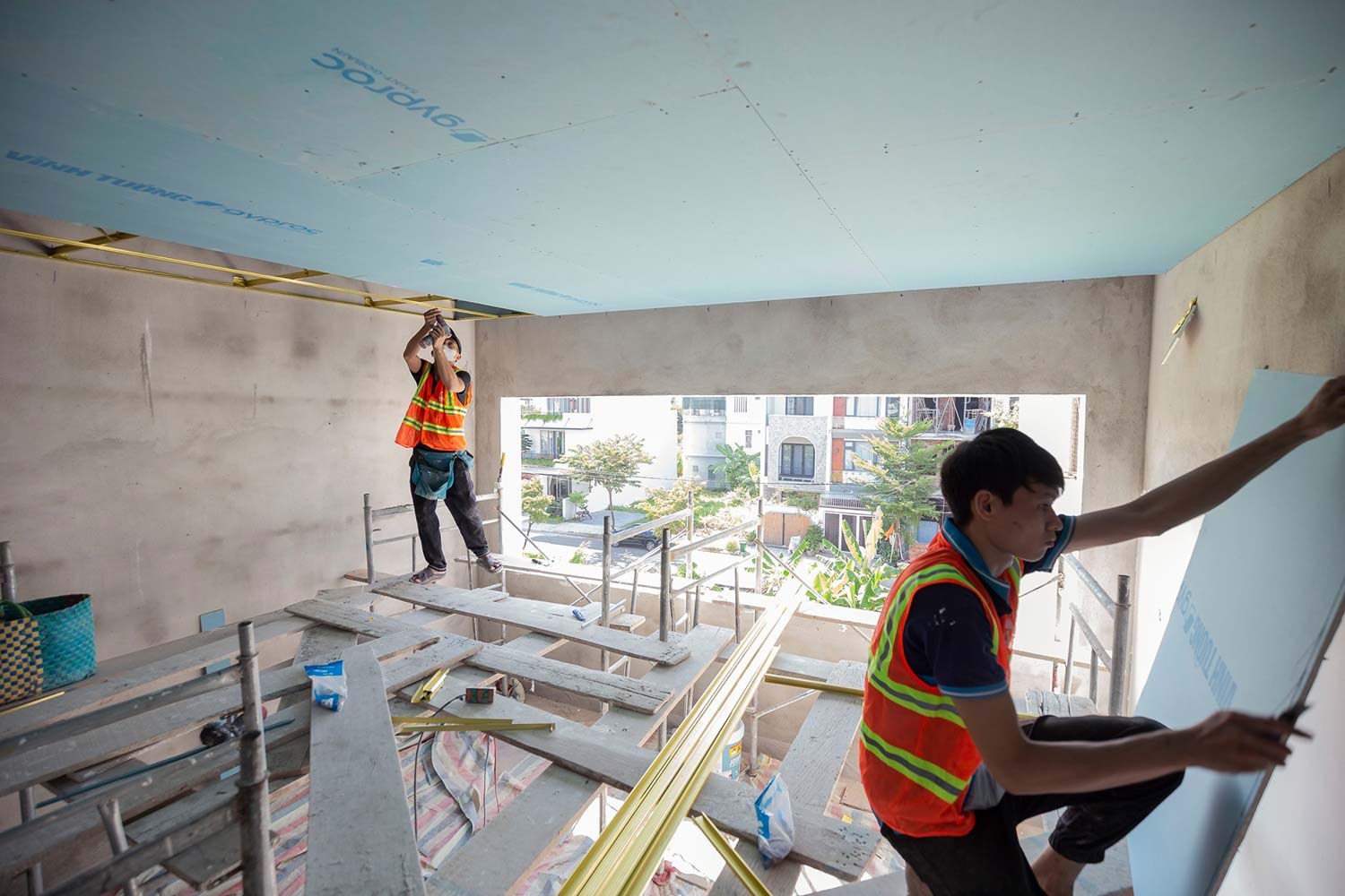 Thi công trần thạch cao Hưng's House