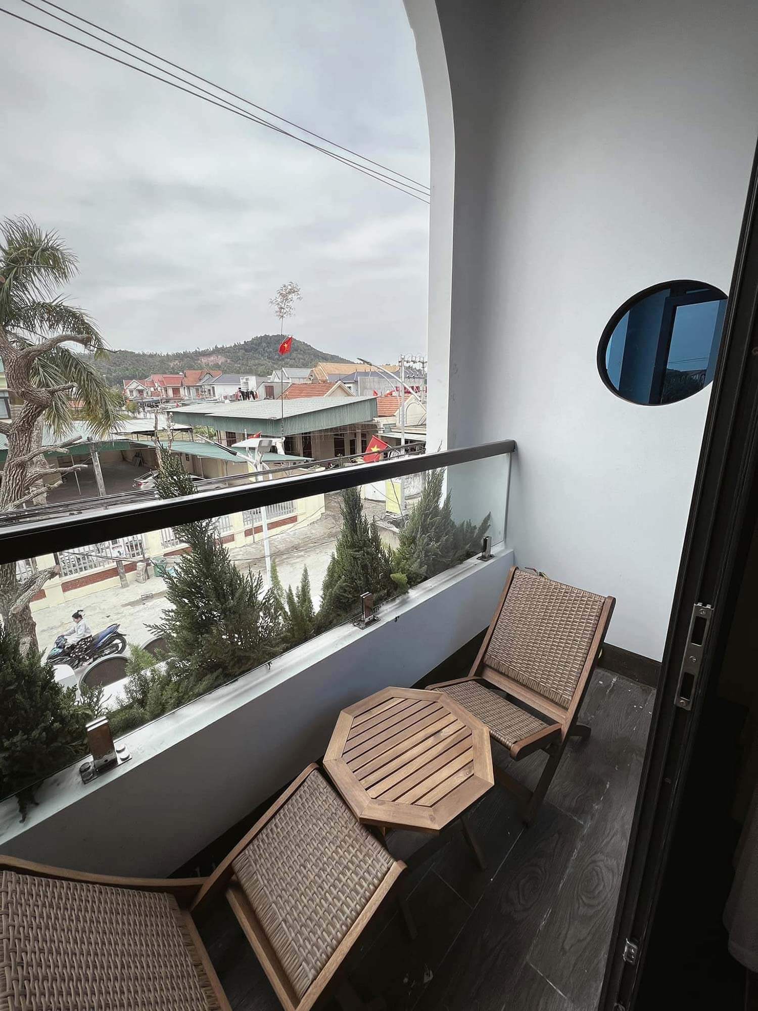 Ban công Quỳnh House