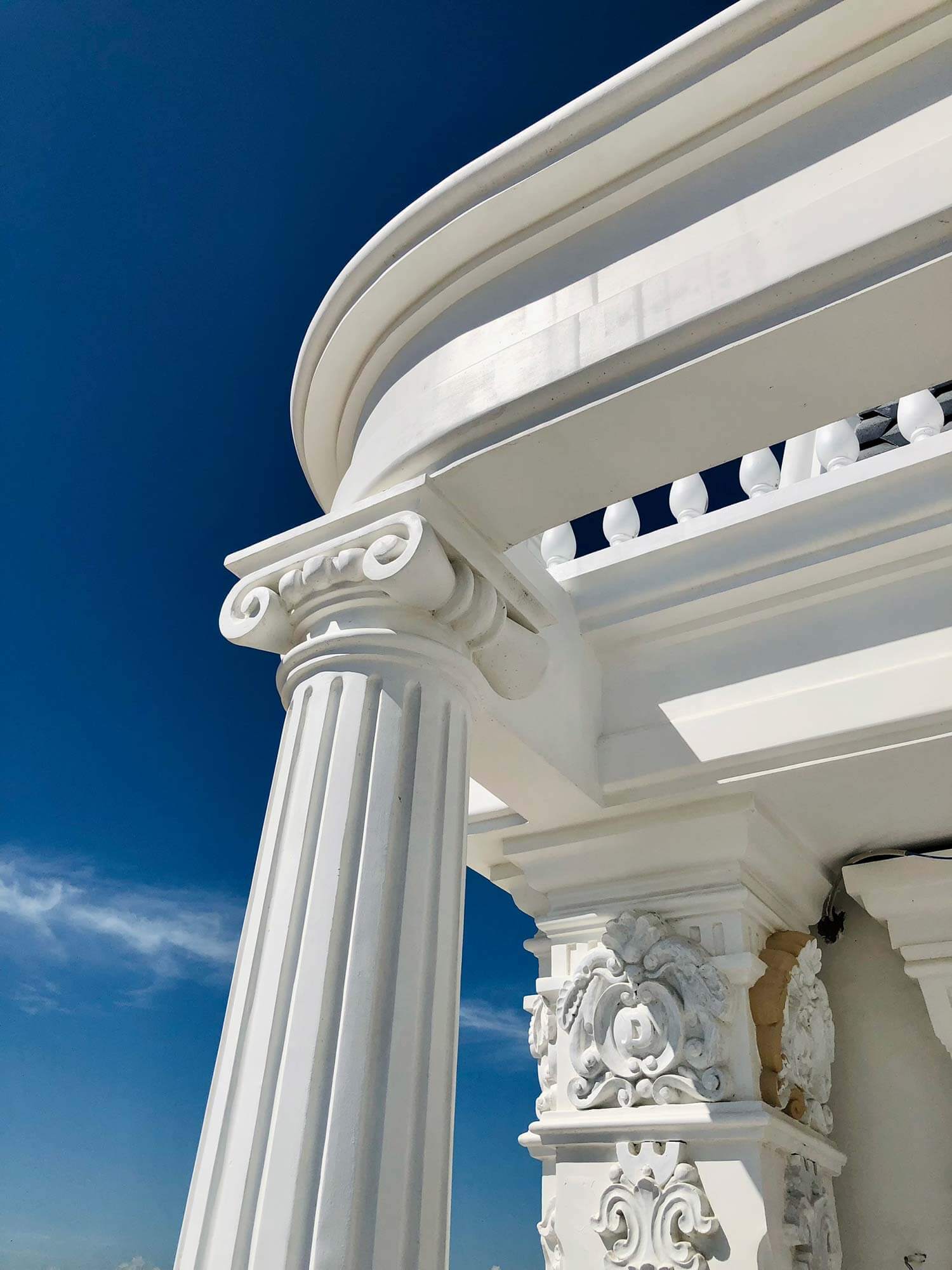 Thi công phào chỉ xi măng