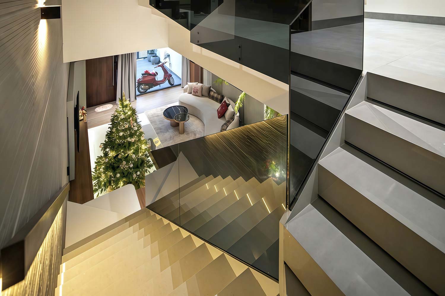 Cầu thang Chinh's House