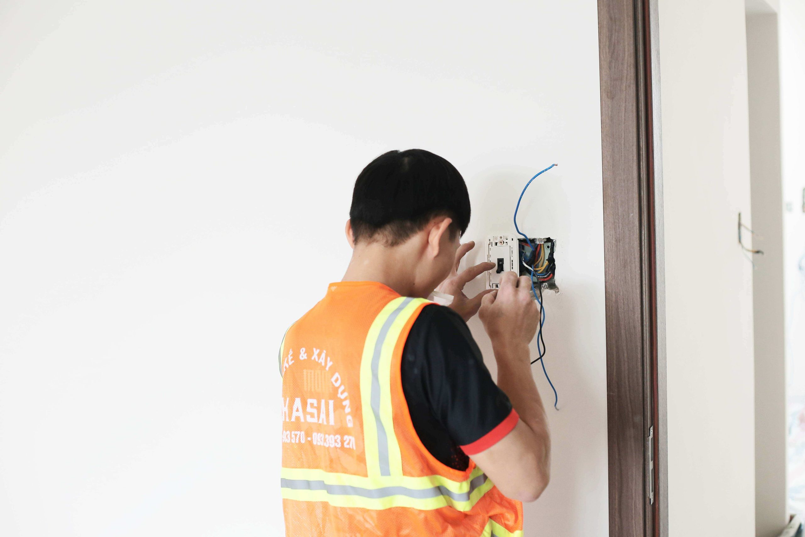 Dây điện âm tường