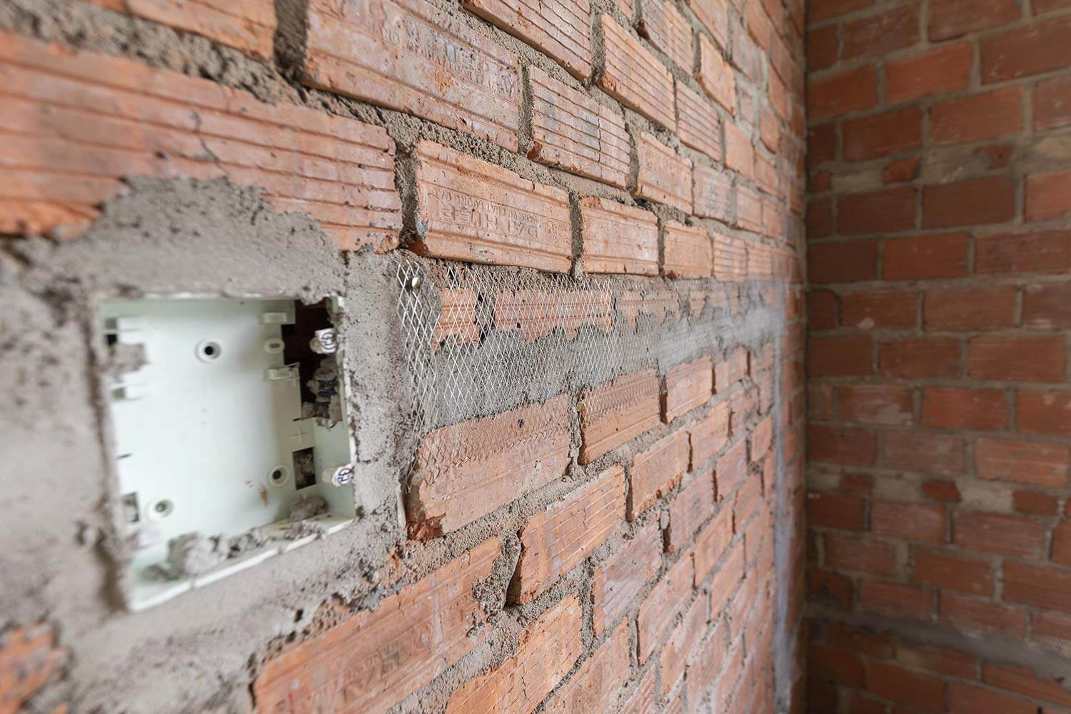 Hệ thống dây điện âm tường