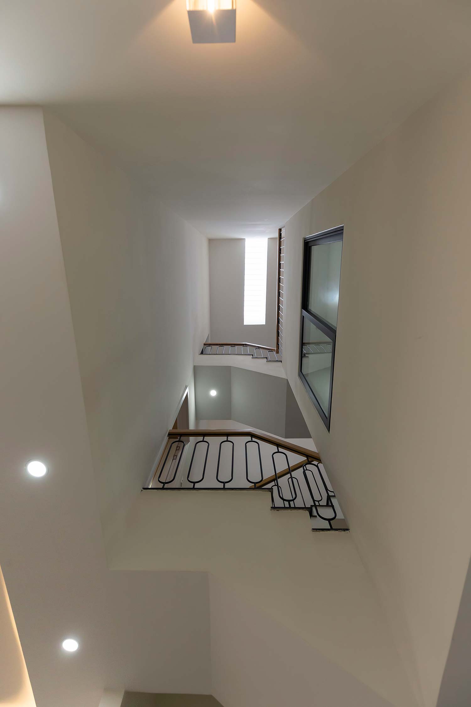 Giếng trời tổ ấm hiện đại 3 tầng