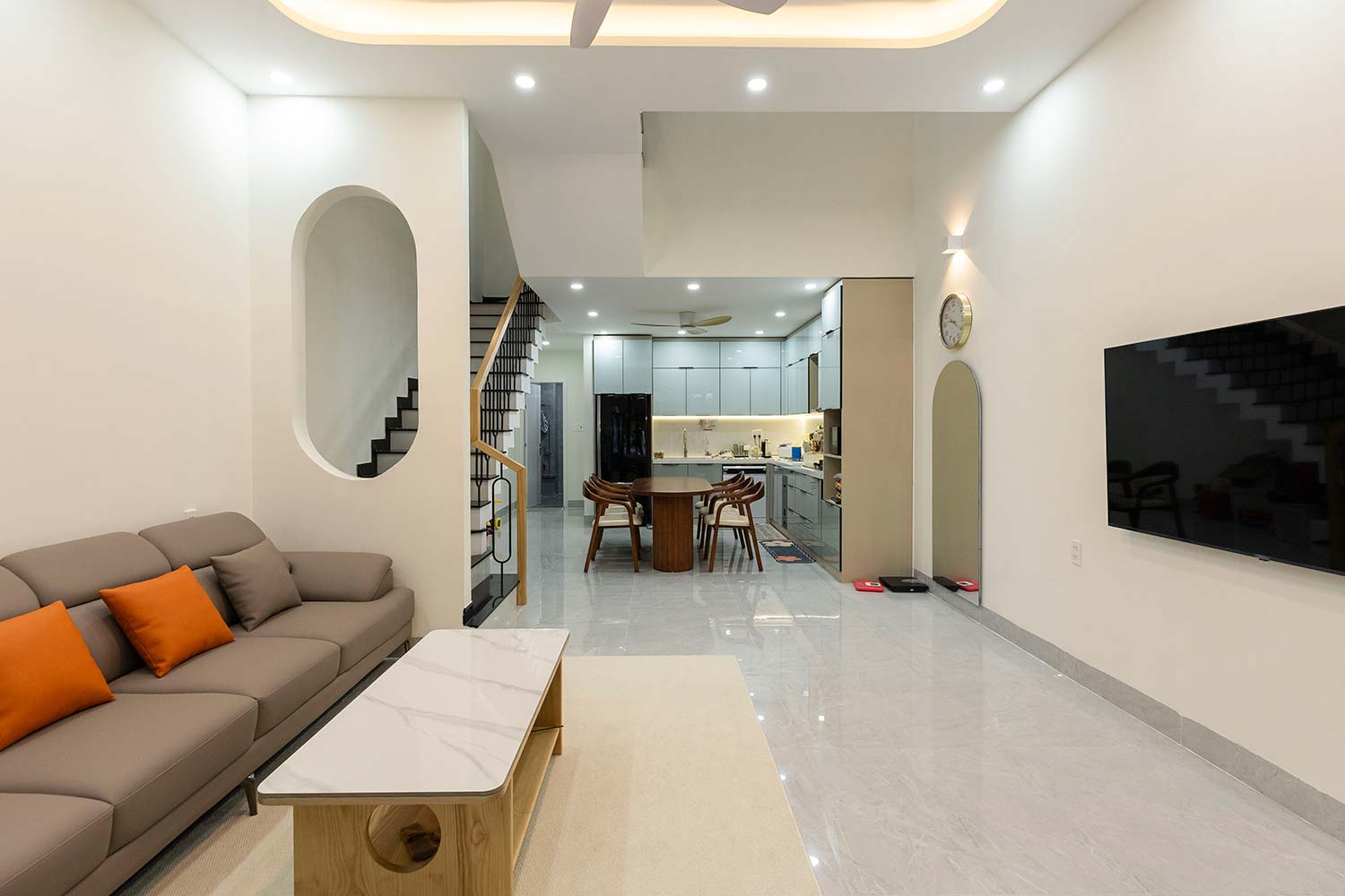 Phòng khách bếp tổ ấm hiện đại 3 tầng