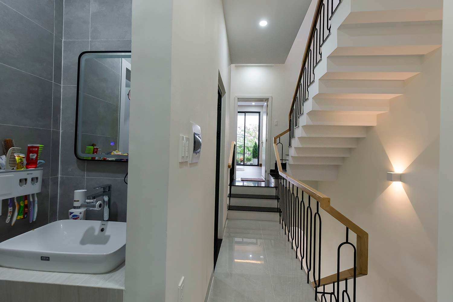 Phòng WC tổ ấm hiện đại 3 tầng