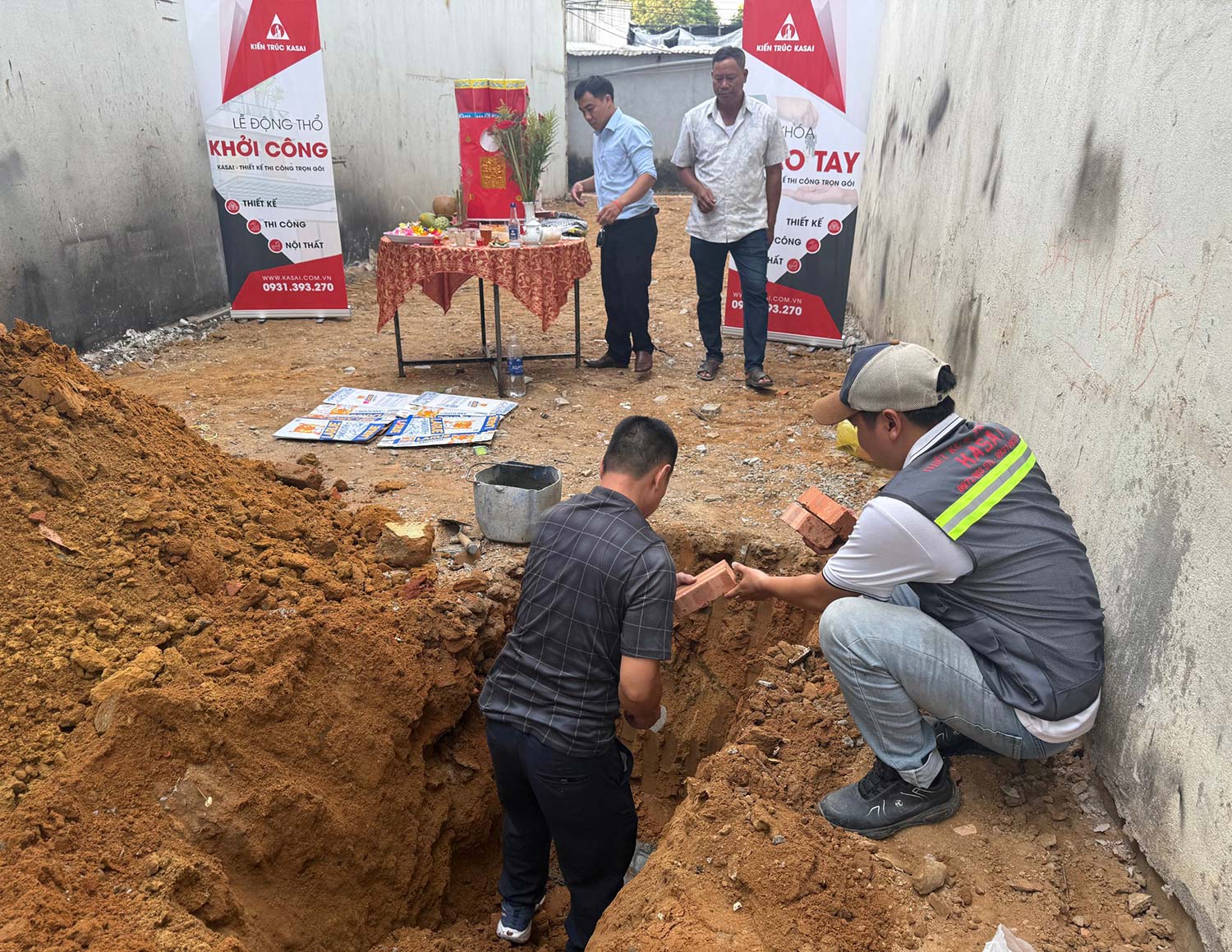 Cách đặt gạch móng nhà động thổ